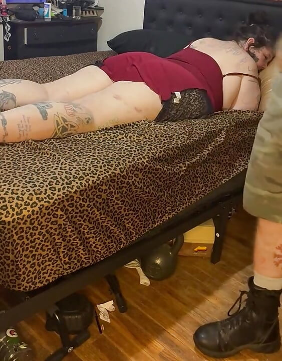 자지를 빨아주는 18세 소녀