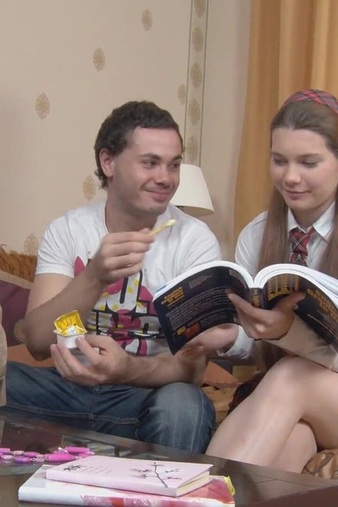 Aurelia Retro Star, elevă dolofană în costum, anal cu lingură, anal cu fața în jos, spermă în gură