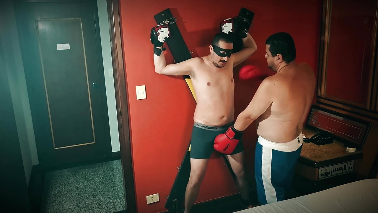 X Domination: Bear Boxing Vs Jobber