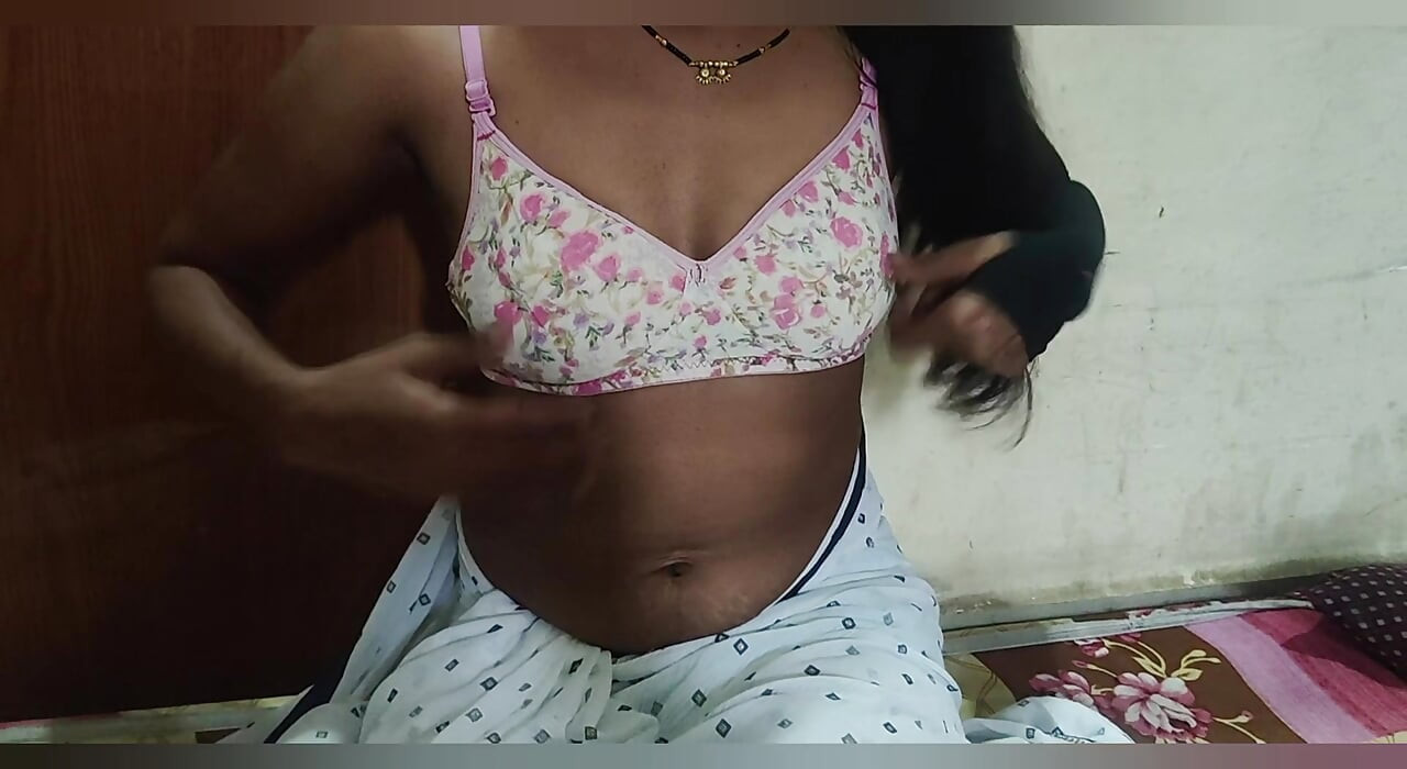 Hot sexy naughty Indian aunty pusssy fingring
