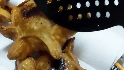 Çok yaşa ülke! Arkadaşlar, pastalar ve seks