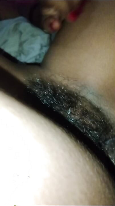 Desi bhabhi ko land munh mein dekhkar chut faadi