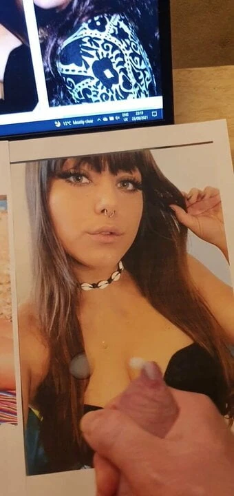 Amber Sulaiman amigo do facebook cum tributo