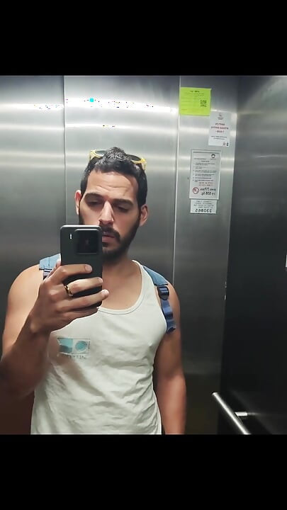 Cât de mult vrei să mă prinzi în lift?