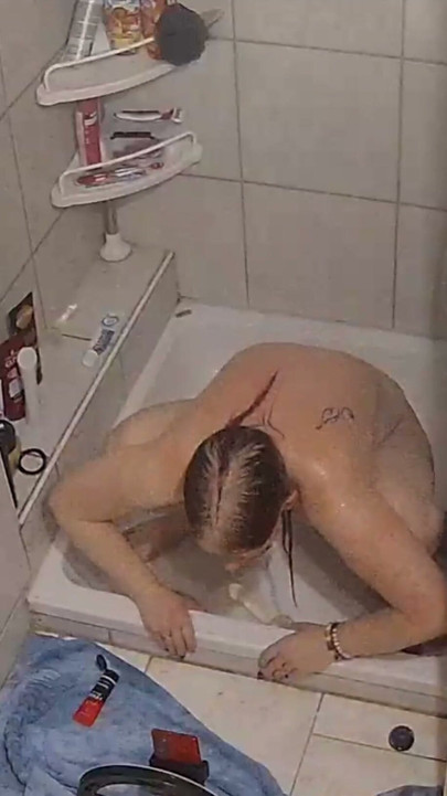 Kamera duşta dildo süren karıyı yakalıyor | Bölüm 2