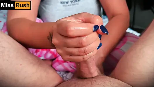 POV miss rush ein handjob ist die intimste umarmung, die eine ehefrau ihrem schatz geben kann