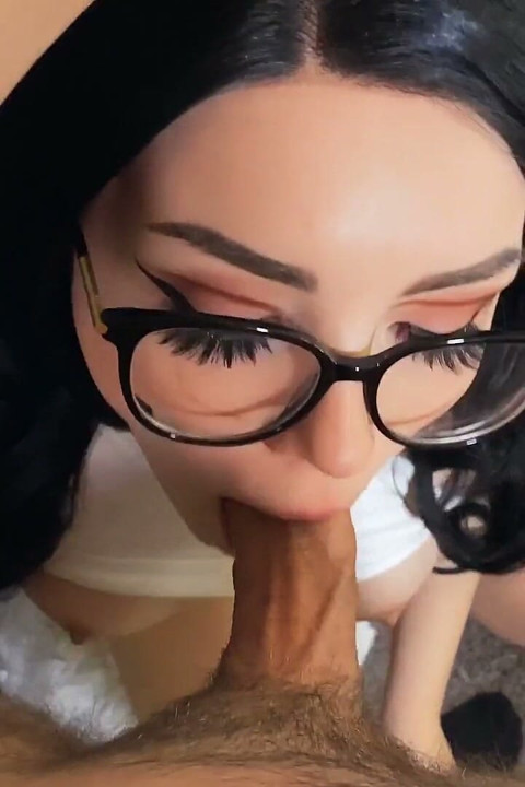 Ekte amatører - Søt med briller får anal creampie
