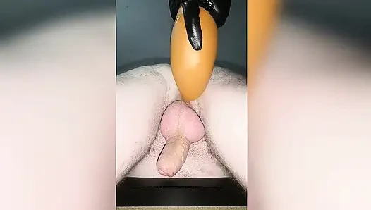 Istri nakal ini ngentot memek beceknya pakai dildo ukuran XL sampai dia crot Femdom. Buatan sendiri.