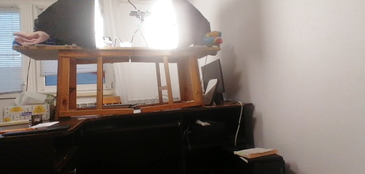 Morena sexy fazendo tarefas nuas pela casa