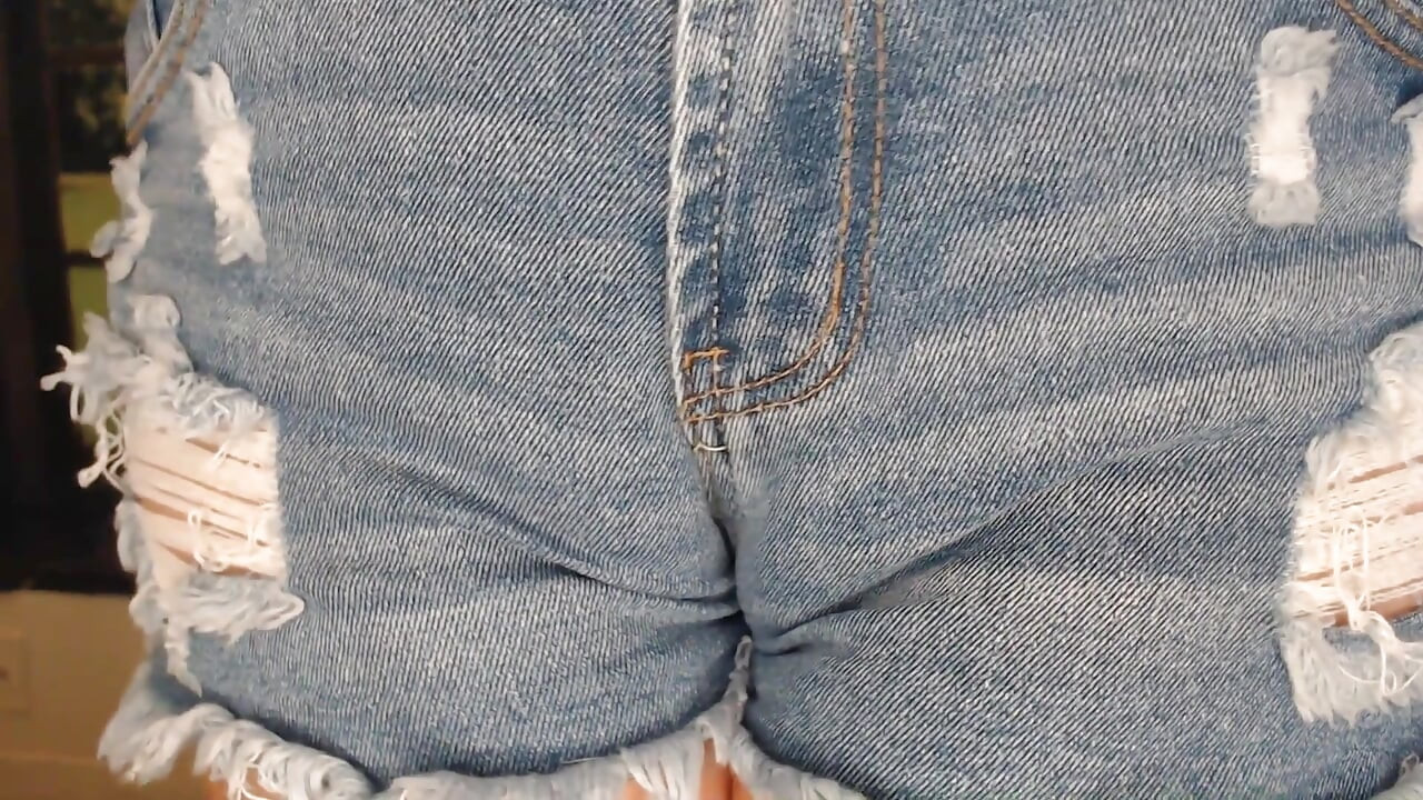 Jean en el coño corto