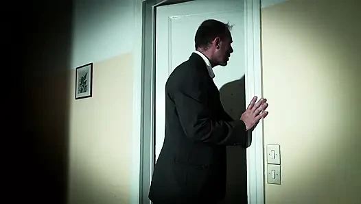 Kötü adamlarımı seviyor