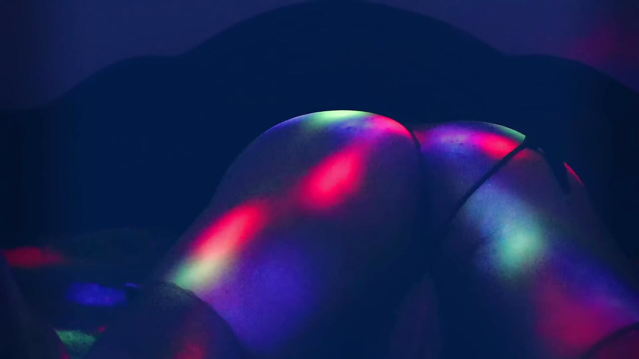Hot Ass Wiggle, Enjoy Watching My Hot Ass That Desires You