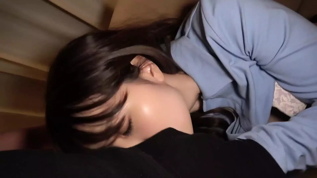 美丽的牙科卫生员用真空吸盘挤出她的精子！第3部分