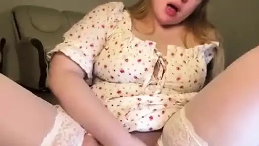 Jucielussie Masturbate pussy and nipple clamps