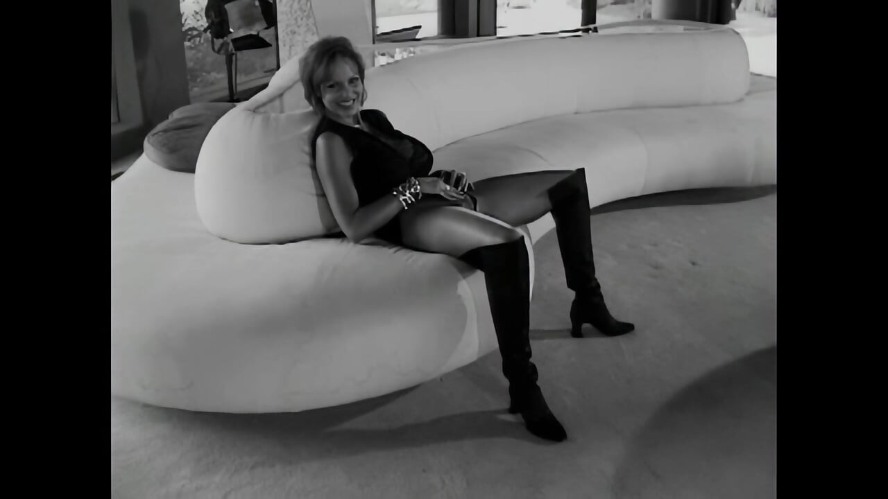 Blake Mitchell: an Amazing MILF Who Wants to Feel the Orgasm Inside of Her...