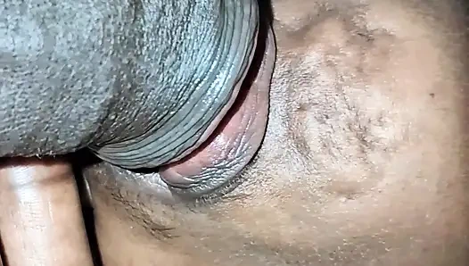 Ibu rumah tangga India desi menyepong kontol suami lekin