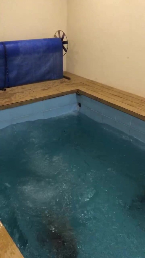 naked prostitute bathes in the sauna naked in front of all the guests