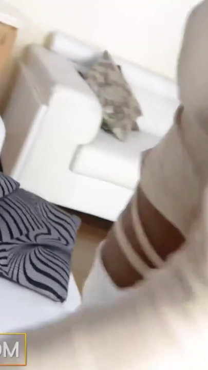 สาวผิวดําตูดใหญ่โดนควยขาวใหญ่กระแทกอย่างแรงในการแคสต์ต่างเชื้อชาติ คลิป 1