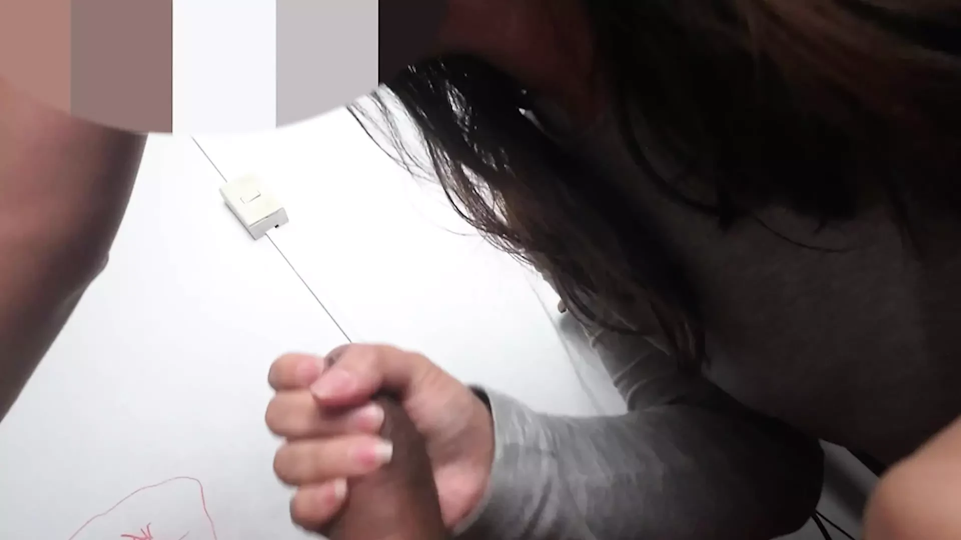 Min styvbror låter mig inte göra läxorna för att han är kåt. Han kräver att jag får hans mjölk och fyller mina trosor med mjölk