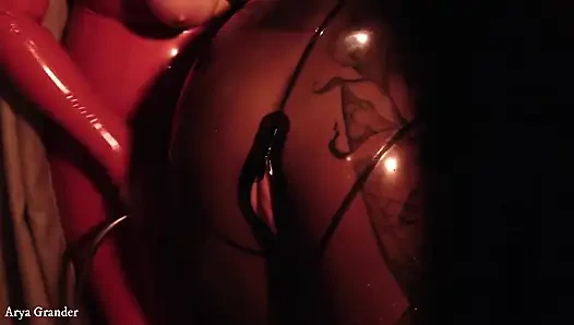 Извращенный секс горячих милф! Домашнее любительское видео фигуристых девушек, трах со страпоном (Arya Grander) Доминирование