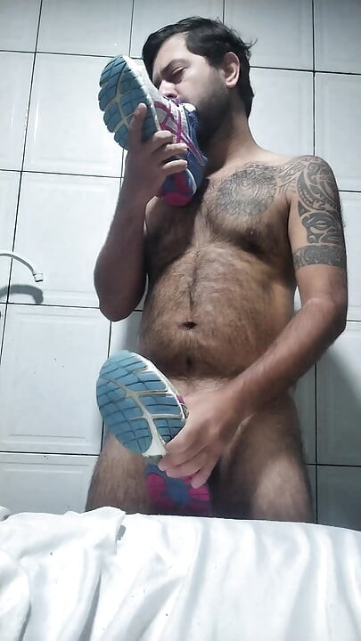 Asics fucking and cum inside