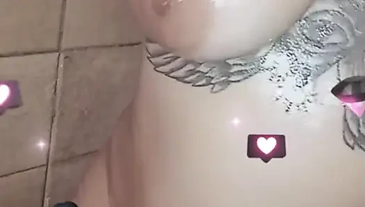 Ich dusche und wär mich