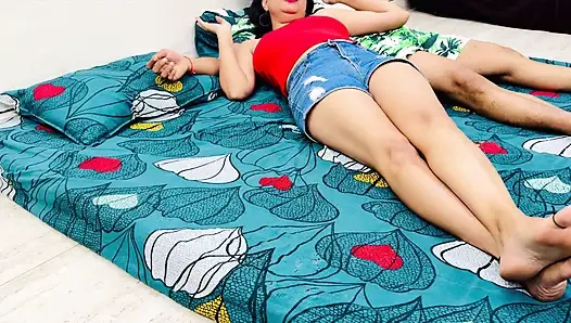 Делюсь кроватью с маленькой сводной сестрой в отпуске одной сумасшедшей ночью нам, вероятно, не следует говорить о