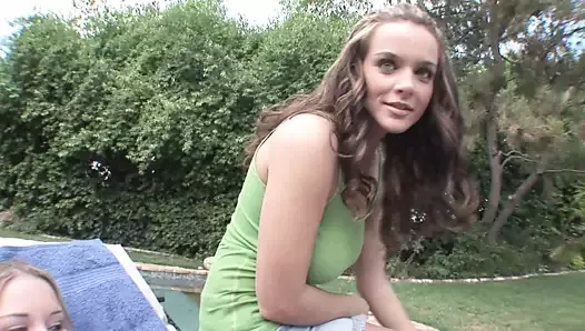 Duas lindas adolescentes americanas (18+) desfrutam das xoxotas molhadas uma da outra