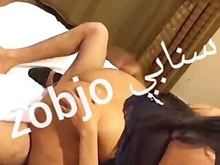 Saudi-arabische Ehefrau mit Stiefsohn