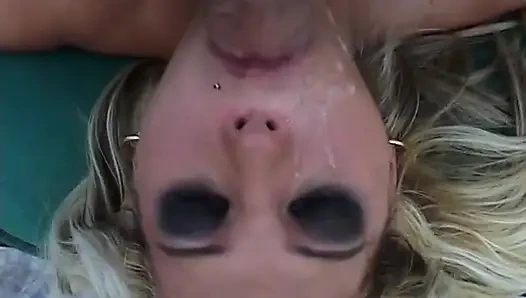 Kontol besar mengisap orgasme di mulut