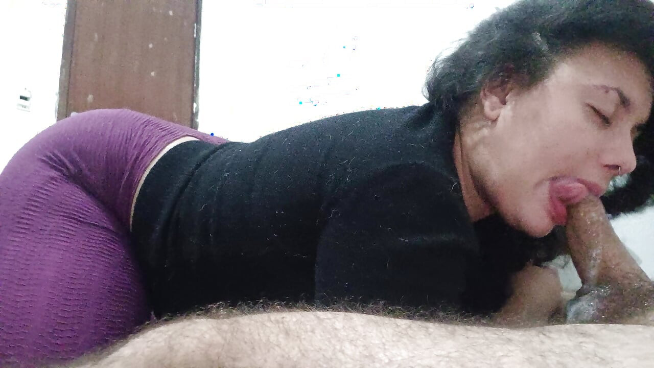 GYM BLOWJOB, SHE ARRIVES THIRSTY FOR A WET BLOWJOB