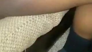 Жена сквиртует на большой черный член. куколд снимает видео