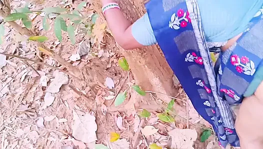 Индийский секс на улице. Дези Бхабхи тайно трахает муженька в лесу. Телугу грязные разговоры.