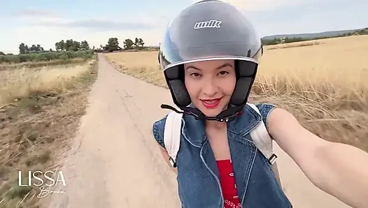 Aku ngentot kontol abang tiriku di sepeda motor