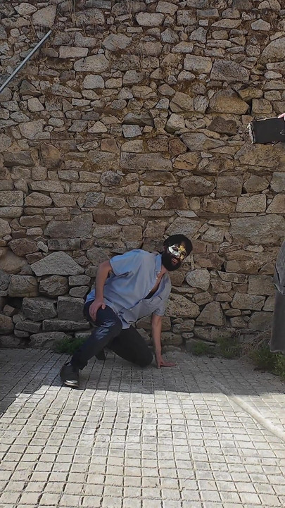 El juguete del fotógrafo: fuerte grandota posa lleva y monta a su modelo