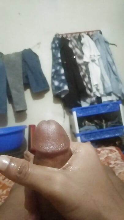 Ich habe in meinem Zimmer einen Handjob bekommen.
