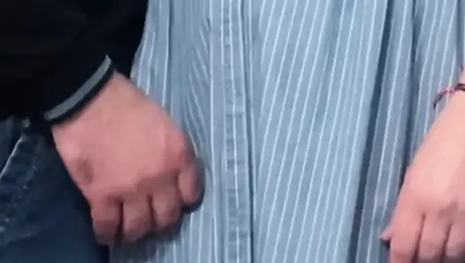 Orang Tua Mesum Masturbasi Vagina Dengan Jari-jari Di Kereta Bawah Tanah