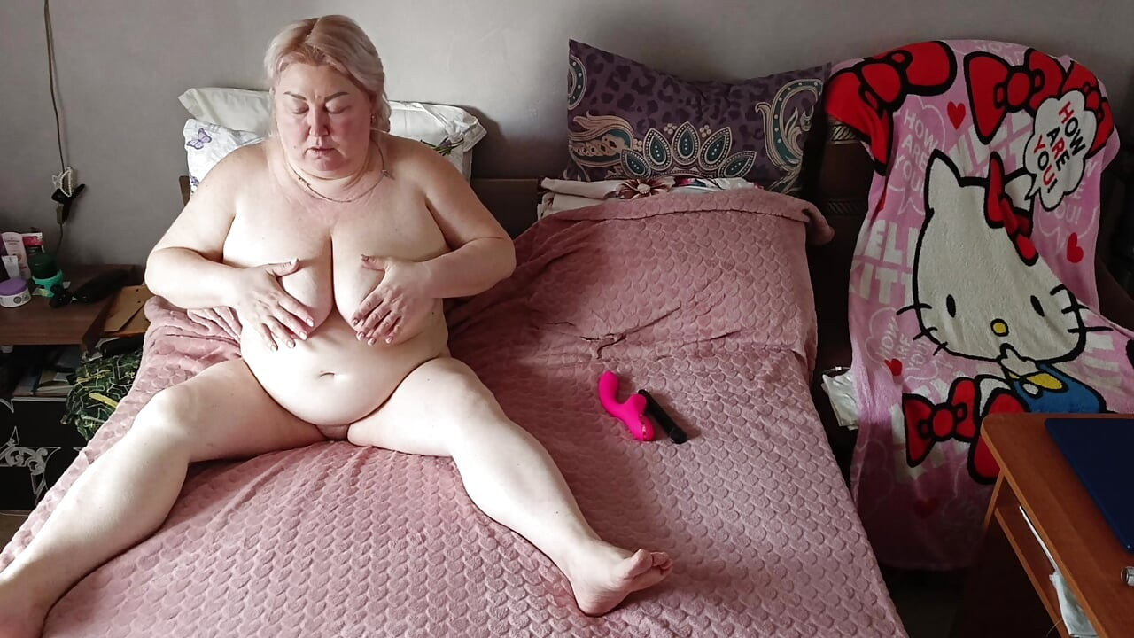 Grosse chatte charnue, cul et seins énormes n ° 19
