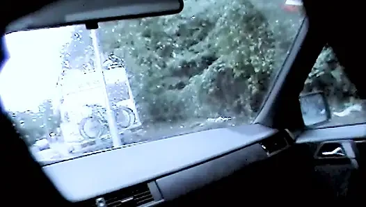 Perverse MILF Will Im Auto Poppen
