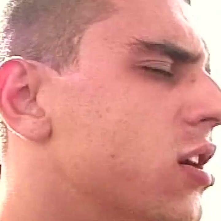Doyumsuz sarışın orta yaşlı seksi kadın çift anal seks yapıyor
