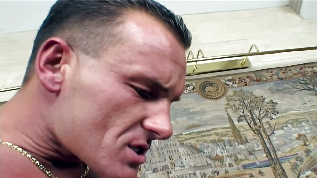 Loira milf leva anal profundo e é preenchida