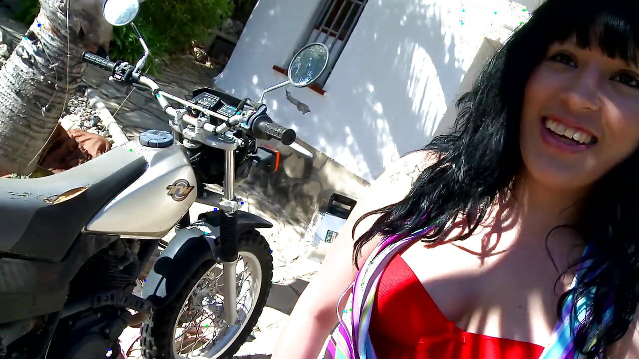 Brunette Raquel fulfills your hot desires