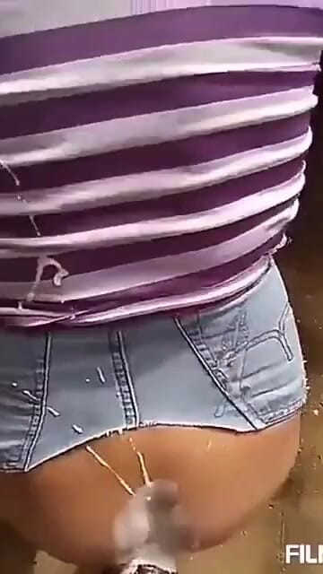 Emotivan trenutak iz "Veliki crni dildo svršavanje u moju guzicu"
