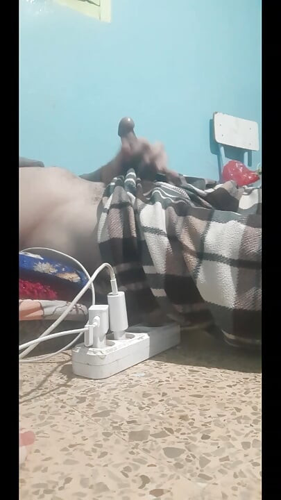 سحب القضيب من فتحة في البنطال