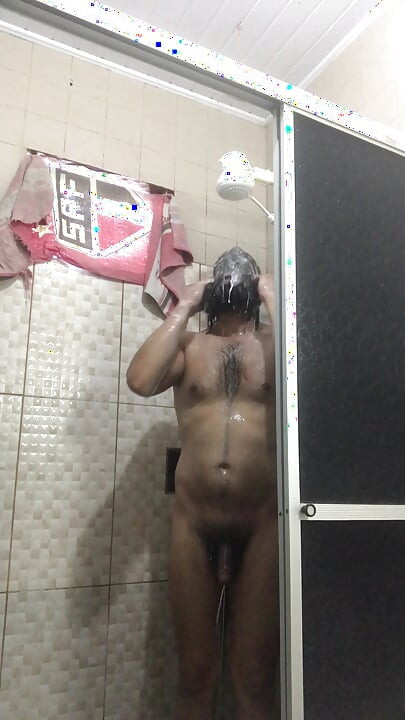 शावर स्नान।