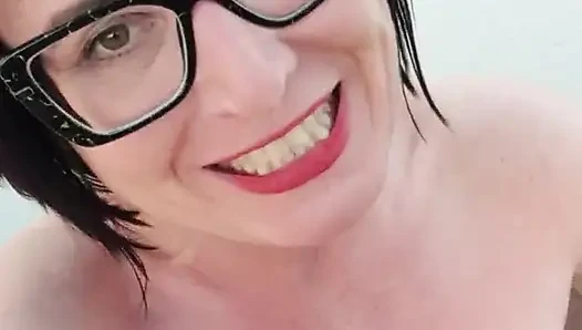 Orgasmus dank Bauchnabel mit 9 Sekunden Squirt