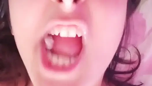 Cewek sange ini lagi asik ngentot pantat bahenolnya sambil bugil - bunny looner
