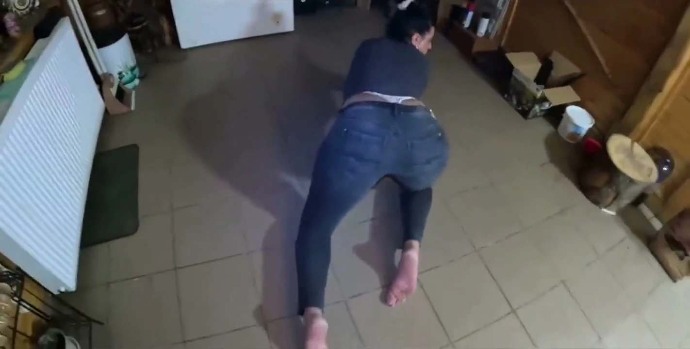 Tight Jeans Dance Slut Gagging Facefuck & Cum on My Tangas