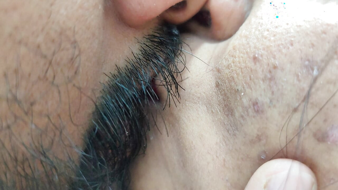 Ρομάντζο με Lip Lock ζευγαριού, Μαλαισιανό ρομάντζο με καυτό ζευγάρι