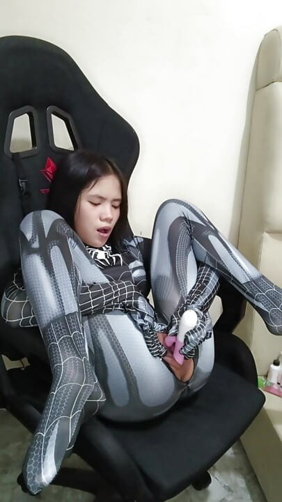 Black Spider Girl learned how to finger using a dildo